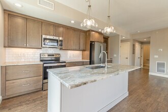 11 Edgewater Cir in East Hampton, CT - Building Photo - Building Photo