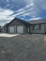 8673 Charles Rd NE, Unit B in Moses Lake, WA - Building Photo