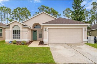 818 Oxford Dr in Davenport, FL - Building Photo