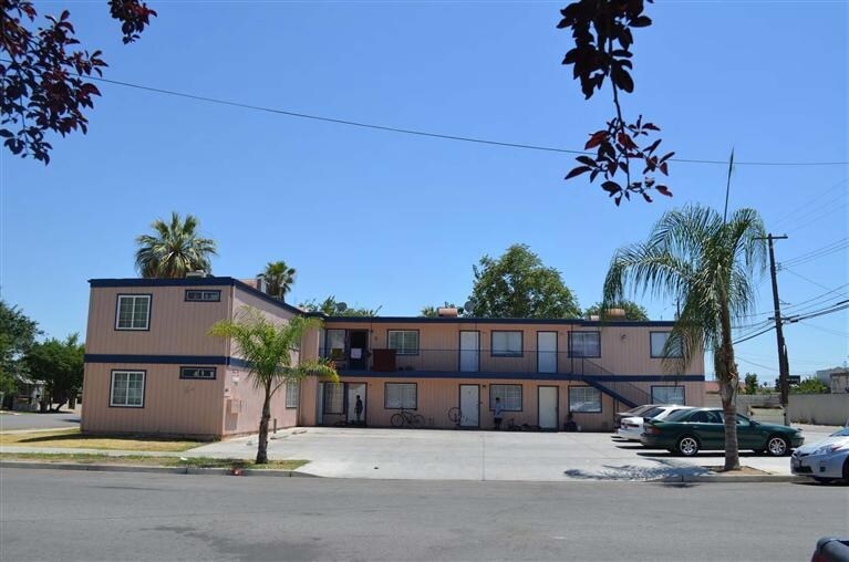 1415 11th St in Bakersfield, CA - Foto de edificio