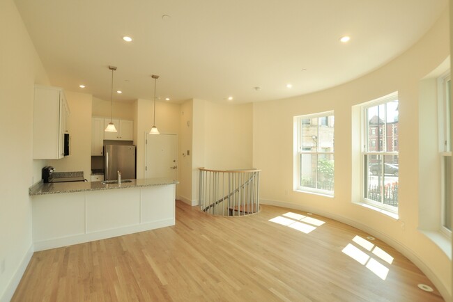 845 Beacon St, Unit #1 in Boston, MA - Building Photo - Building Photo