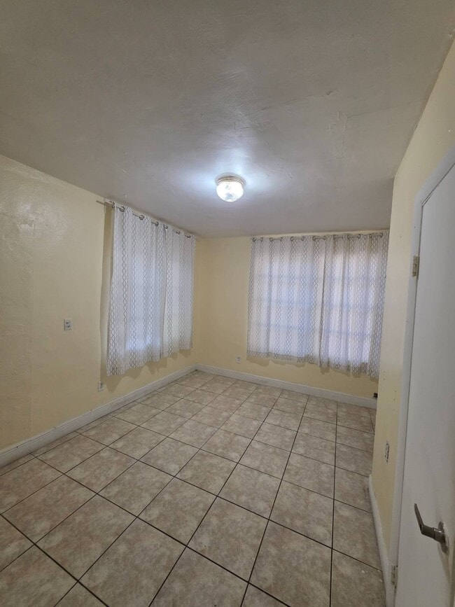 655 SW 19th Rd in Miami, FL - Building Photo - Building Photo