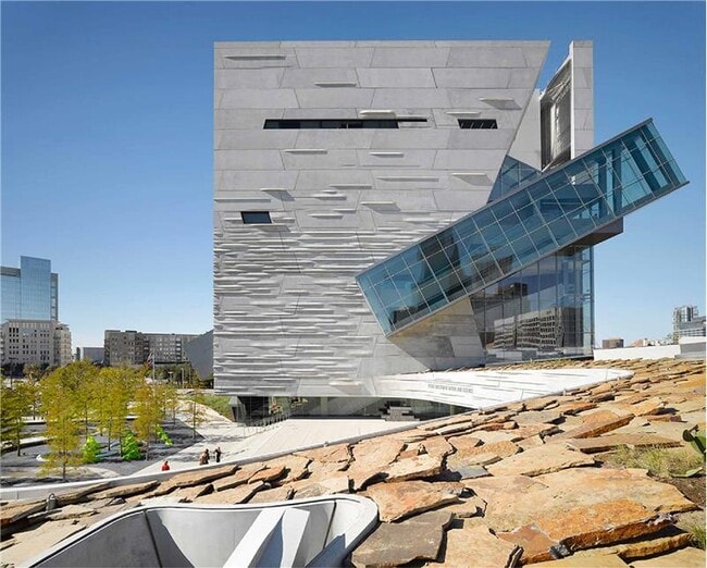 3038 Nowitzki Way in Dallas, TX - Building Photo - Building Photo