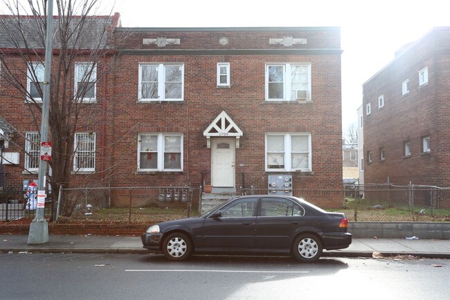 1709 W Virginia Ave NE