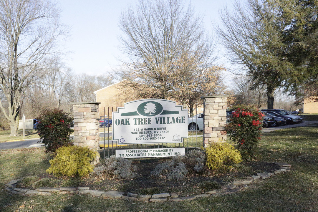 Oak Tree Village Apartments in Martinsburg, WV - Building Photo