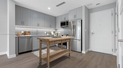 3335 Thomas Ave in Miami, FL - Building Photo - Building Photo