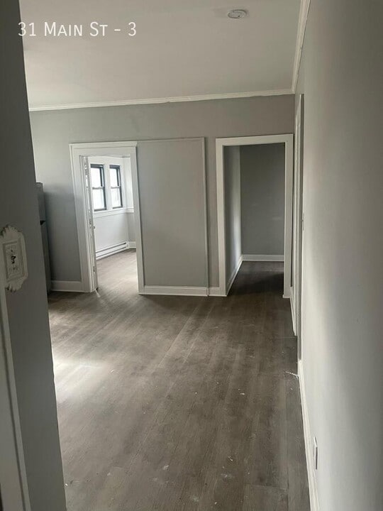 31 Main St in Monsey, NY - Building Photo