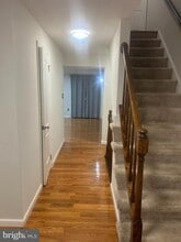 14432 Four Chimney Dr in Centreville, VA - Foto de edificio - Building Photo