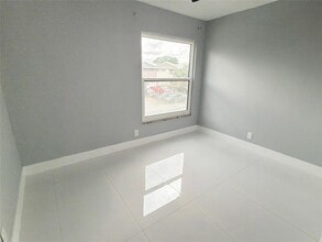 320 Sunshine Dr in Coconut Creek, FL - Building Photo - Building Photo