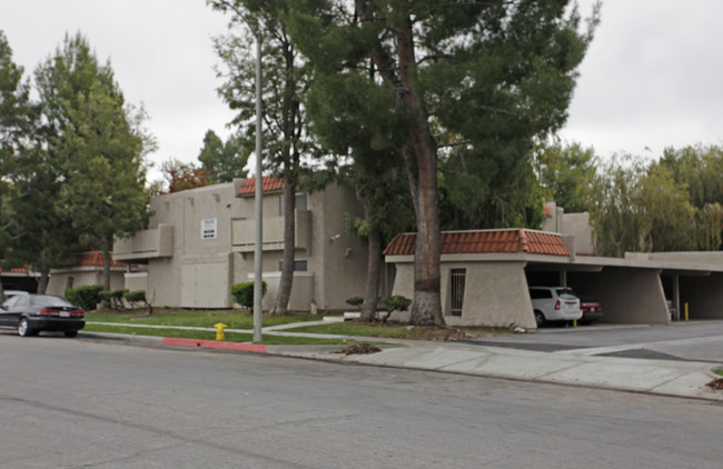 Stillmore Apartments in Santa Clarita, CA - Building Photo - Building Photo