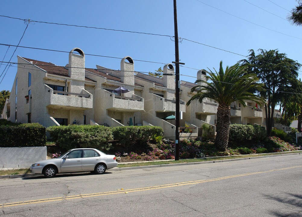 1375 Poli St in Ventura, CA - Foto de edificio