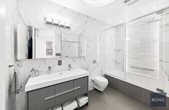 9 E 16th St in New York, NY - Building Photo - Building Photo
