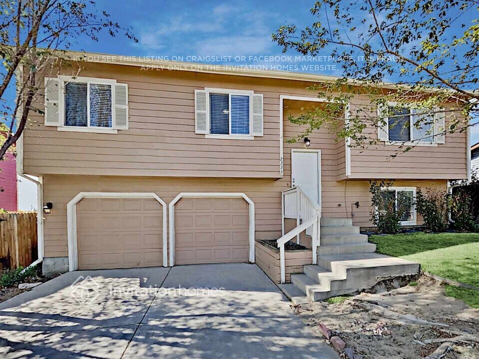 2333 Fairplay St in Aurora, CO - Foto de edificio