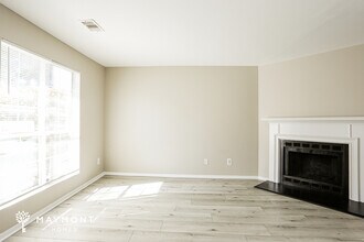 5707 Wells Cir in Stone Mountain, GA - Foto de edificio - Building Photo