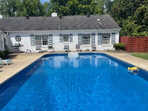 920 Riverview Dr in Elizabethton, TN - Building Photo - Building Photo