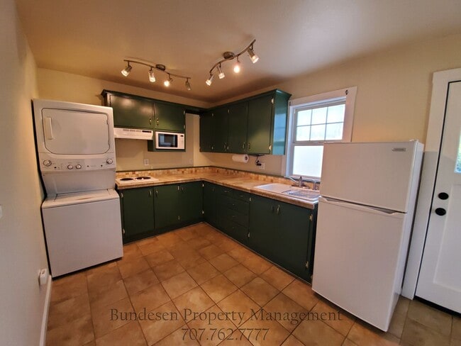 9936 Oak St in Penngrove, CA - Building Photo - Building Photo