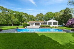 129 Oneck Ln in Westhampton Beach, NY - Building Photo