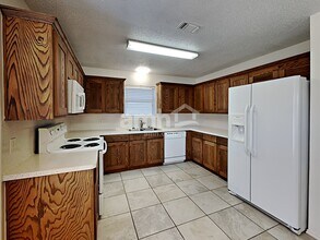 225 Willow Creek Dr in Weatherford, TX - Foto de edificio - Building Photo