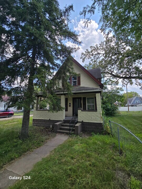 1239 Norwood Ave in Toledo, OH - Foto de edificio