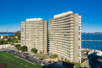 Fontana East Apartment in San Francisco, CA - Foto de edificio - Building Photo