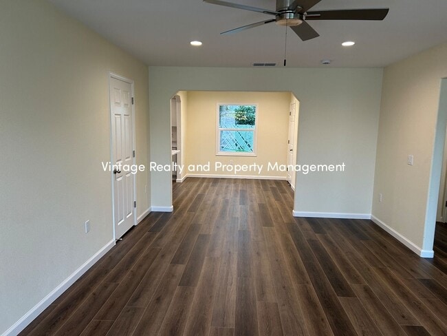 3021 St Josephs Dr in Sacramento, CA - Building Photo - Building Photo