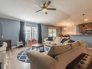 15360 Spotted Stallion Trail in Jacksonville, FL - Foto de edificio - Building Photo