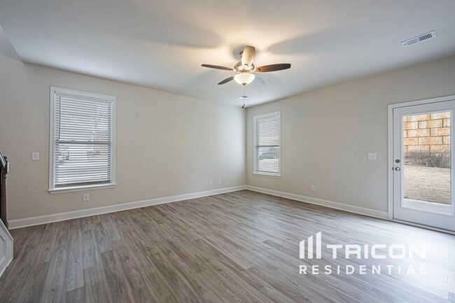 228 Margrave Dr in Holly Springs, GA - Foto de edificio - Building Photo