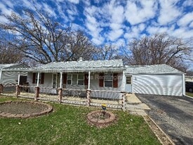 2421 Garden St in Joliet, IL - Building Photo