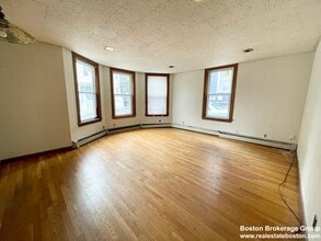 5 Oswald St, Unit 1 in Boston, MA - Building Photo - Building Photo