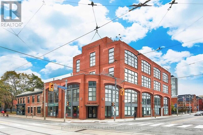 393-393 King St E