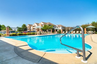 Creekside at Meadowbrook Apartments in Lowell, IN - Foto de edificio - Building Photo