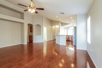 8459 W Ross Ave in Peoria, AZ - Foto de edificio - Building Photo