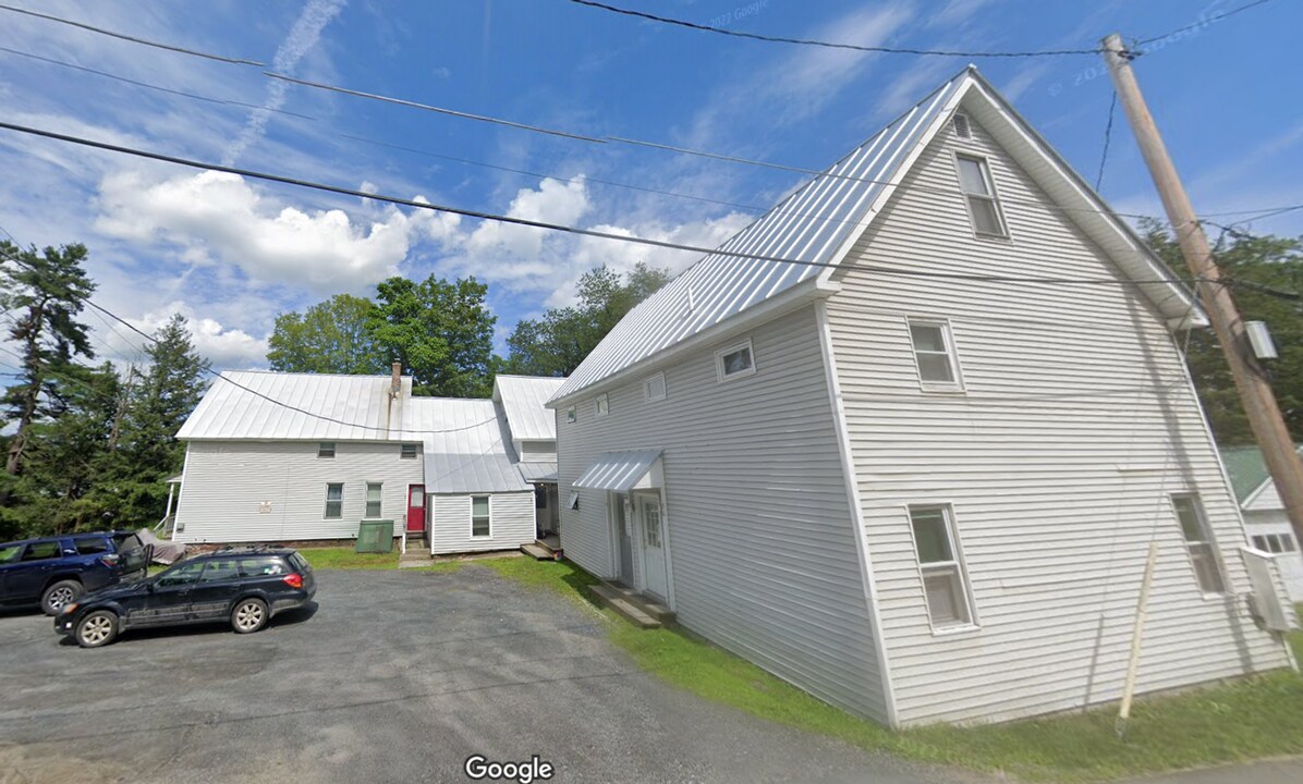 224 Rainbow St in Royalton, VT - Building Photo