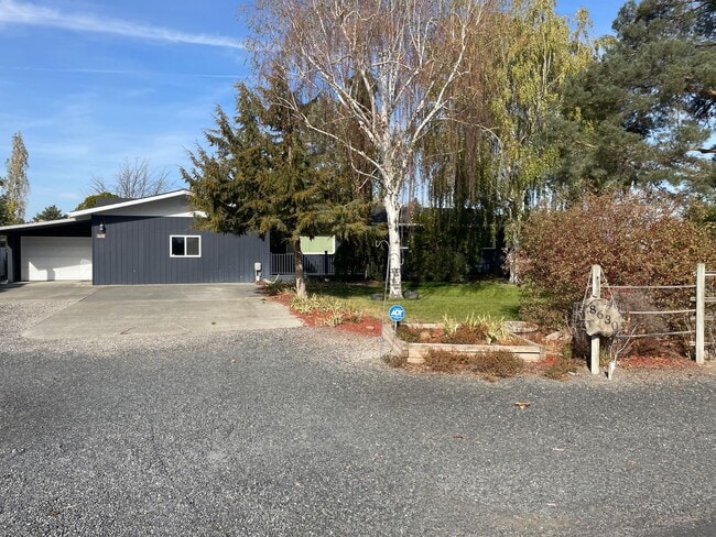 property at 8630 Hillcrest Dr NE