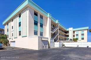 505 N Miramar Ave in Indialantic, FL - Building Photo
