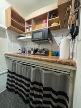974 W 72nd Pl in Hialeah, FL - Foto de edificio - Building Photo