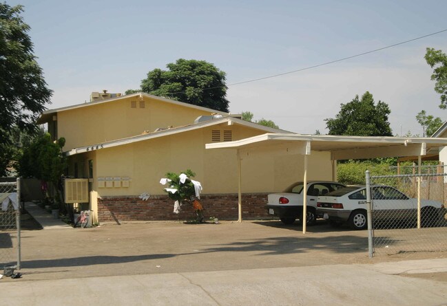 4445 E Hedges Ave in Fresno, CA - Foto de edificio - Building Photo