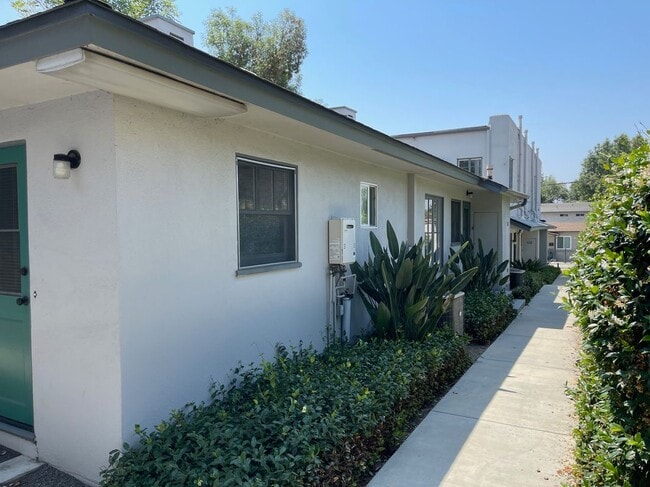 2001 Linda Rosa Ct in Pasadena, CA - Building Photo - Building Photo