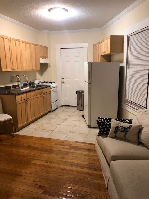 26 Forest St, Unit 1 in Cambridge, MA - Building Photo