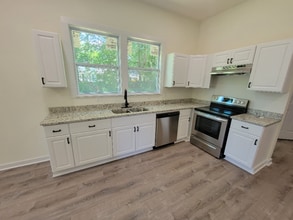 306 E Florida St in Clinton, SC - Building Photo - Building Photo