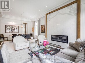 19 Vesta Dr in Toronto, ON - Building Photo - Building Photo