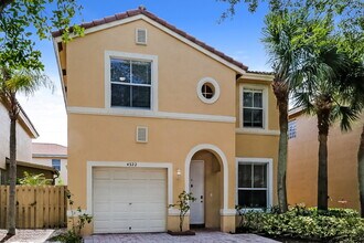 4322 Lake Tahoe Cir in West Palm Beach, FL - Building Photo - Building Photo