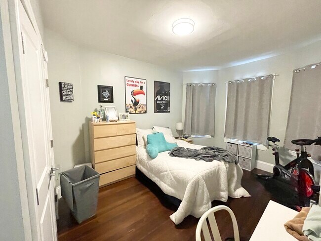 147 Boston St, Unit 1 in Boston, MA - Building Photo - Building Photo