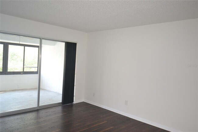 2585 Countryside Blvd in Clearwater, FL - Building Photo - Building Photo