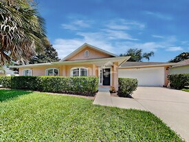 317 Brazil Dr in St. Augustine, FL - Building Photo