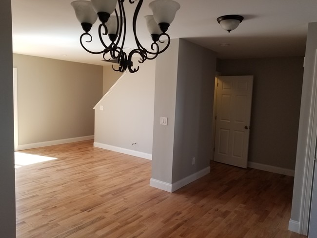 285 Queen St, Unit 9i in Southington, CT - Building Photo - Building Photo