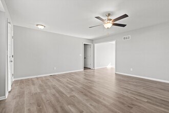 707 Poplar Cir in Belton, MO - Building Photo - Building Photo