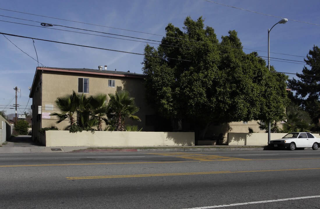 13437-13443 Vanowen St in Van Nuys, CA - Foto de edificio