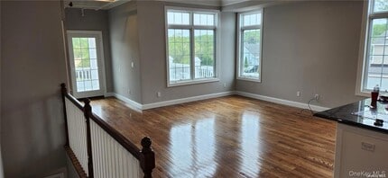 22 Bayville Ave in Bayville, NY - Building Photo - Building Photo