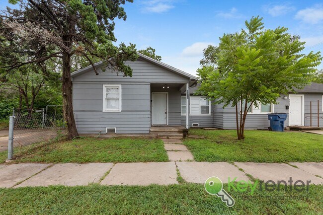 property at 2001 E Elm St